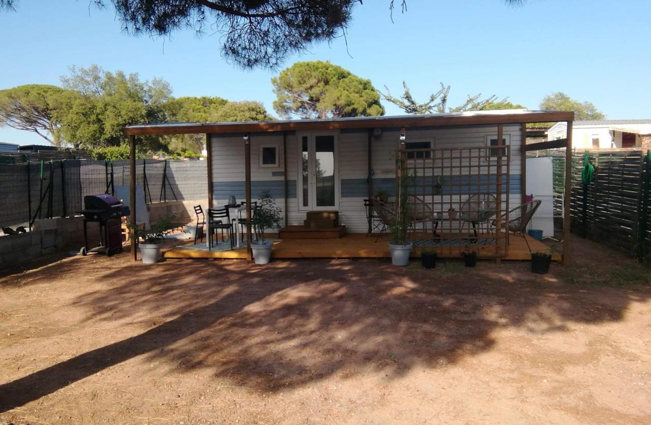Mobilhome A Frejus A 15 Minute De La Mer Sur Terrain Independant Dış mekan fotoğraf