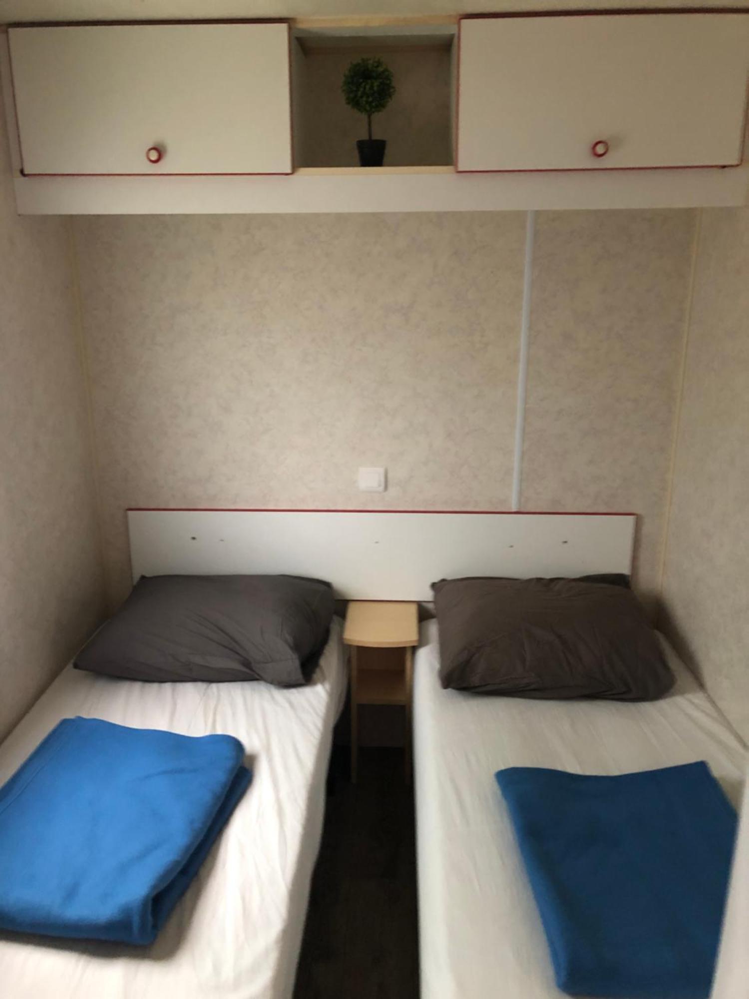 Mobilhome A Frejus A 15 Minute De La Mer Sur Terrain Independant Dış mekan fotoğraf